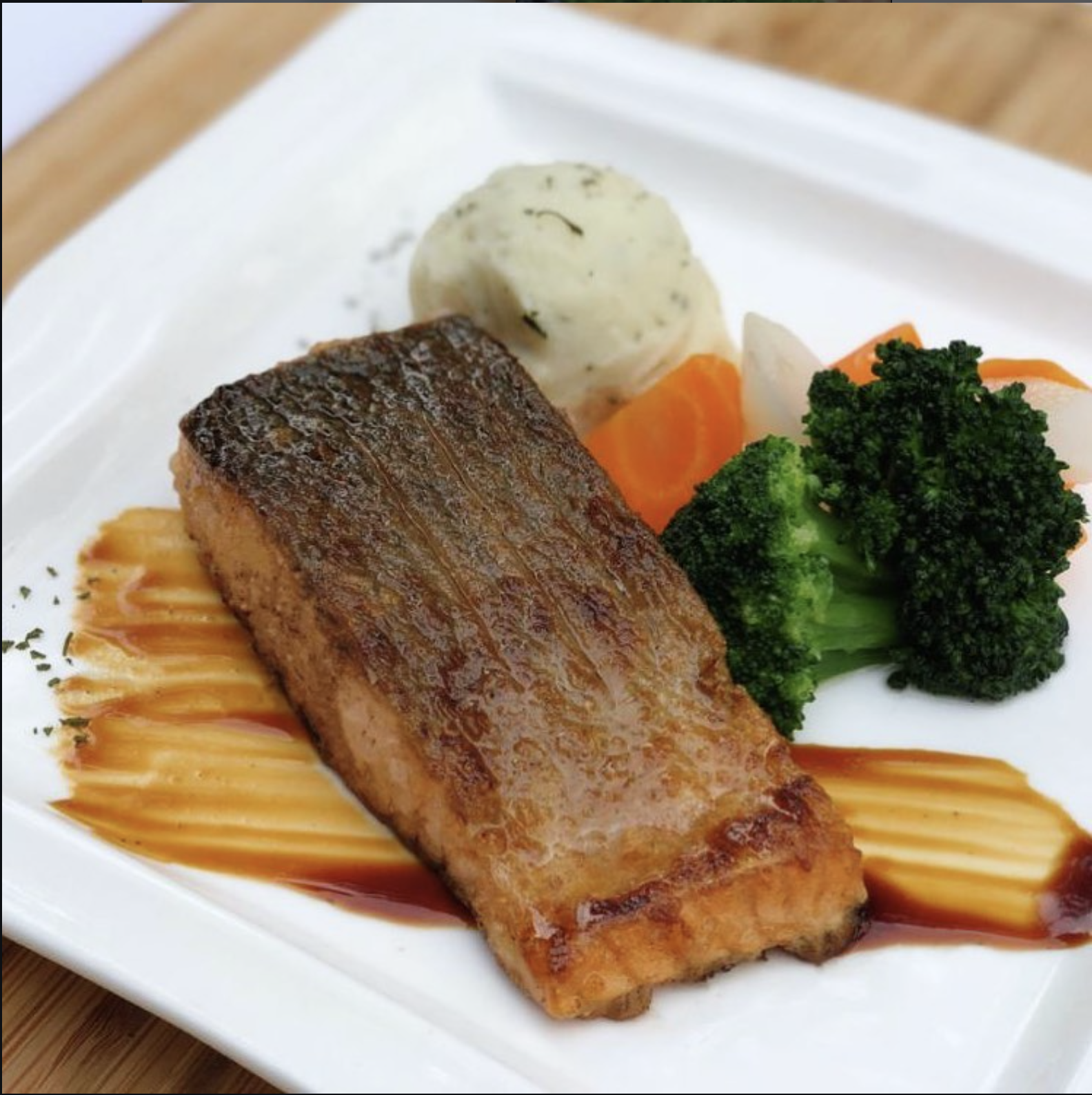 Pan-seared salmon with vegetables